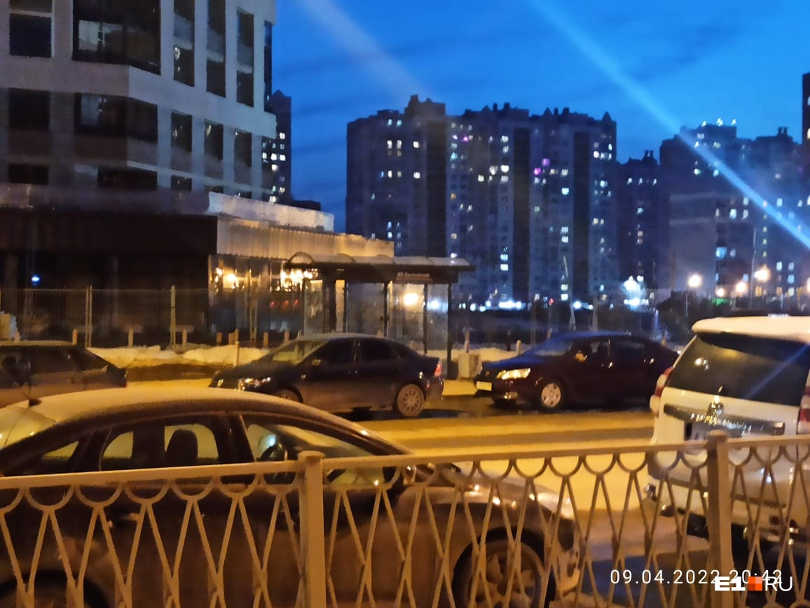 Проблему с автохамами в этой части города не могут решить годами Проблему с автохамами в этой части города не могут решить годами