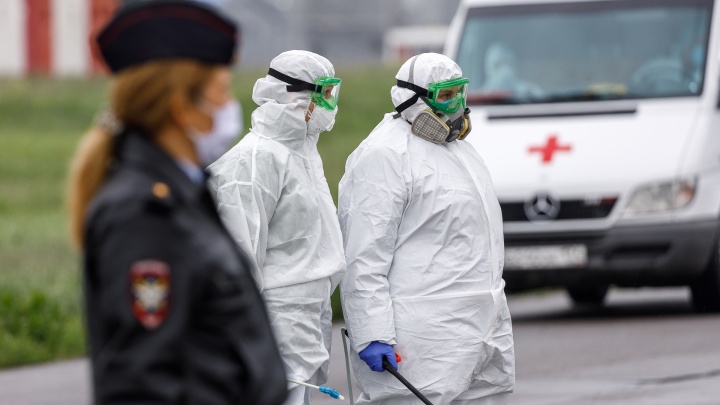 «Болеть уже некому»: честный разговор с медиками скорой о коронавирусе и добровольцах в Донбасс