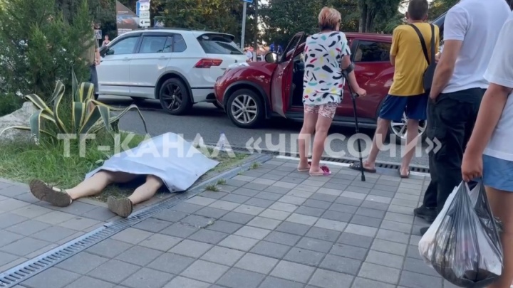 В Сириусе водитель из Кировской области умер прямо за рулем автомобиля