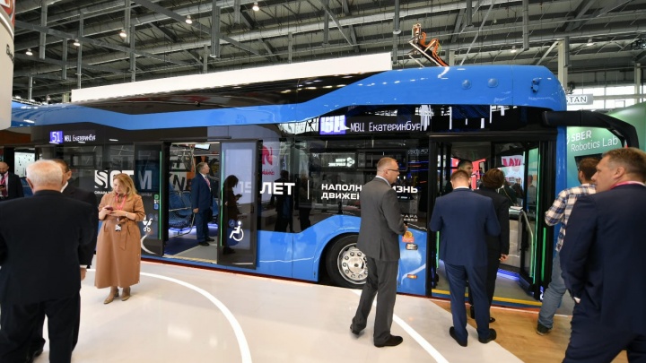 Ржавчина, давай до свидания: на «Иннопроме» показали электробусы из стекла и пластика