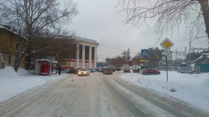 Hyundai сбил мать с 4-летним ребенком на пешеходном переходе в Новосибирске