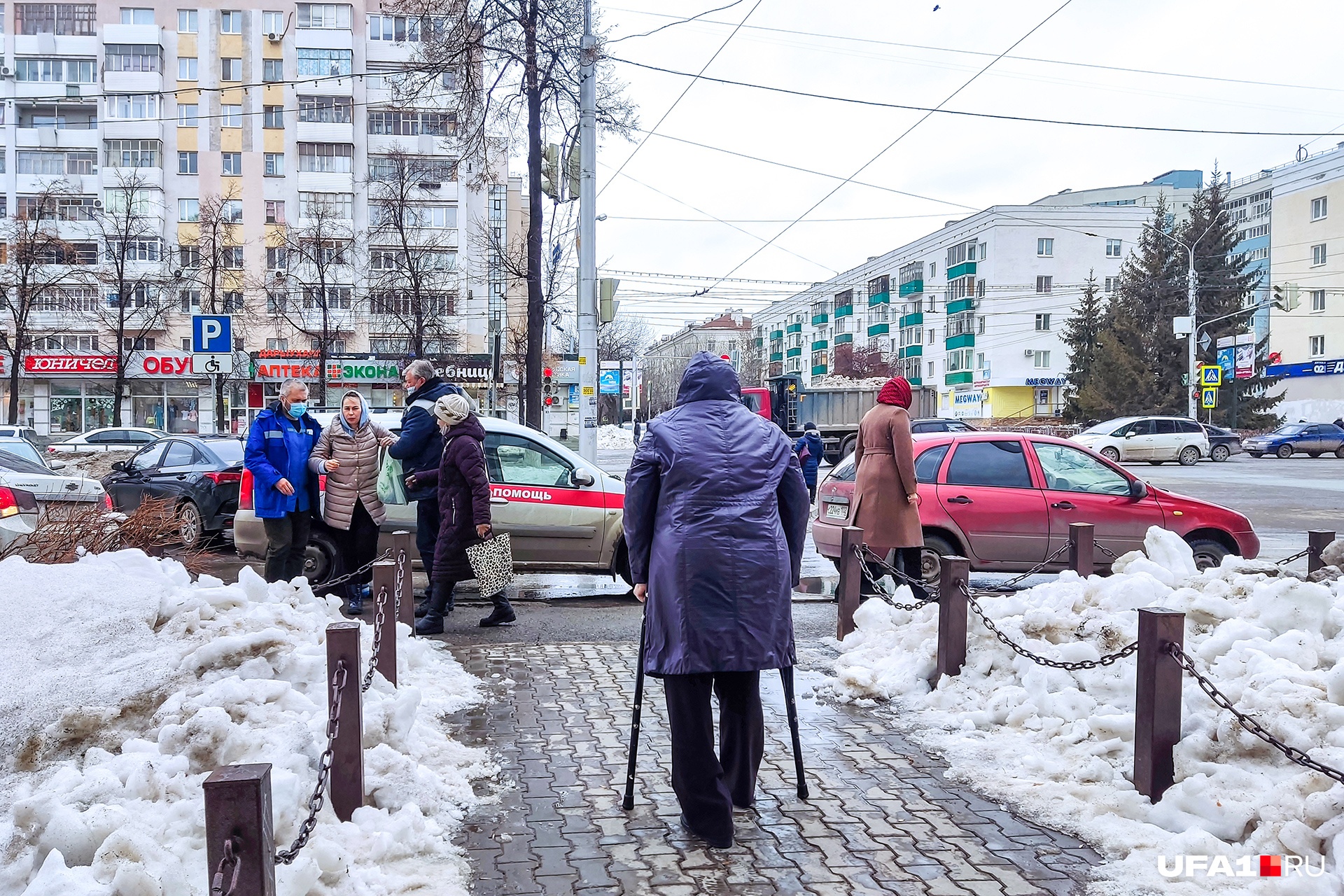 В травмпункт <nobr class="_">№ 5</nobr> подъезжают новые пациенты В травмпункт <nobr class="_">№ 5</nobr> подъезжают новые пациенты