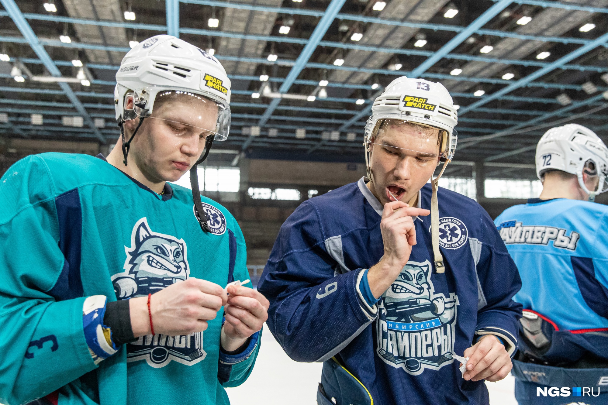 Хоккеисты молодежки «Сибири» согласились поделиться костным мозгом с больными раком — как они сдавали анализы