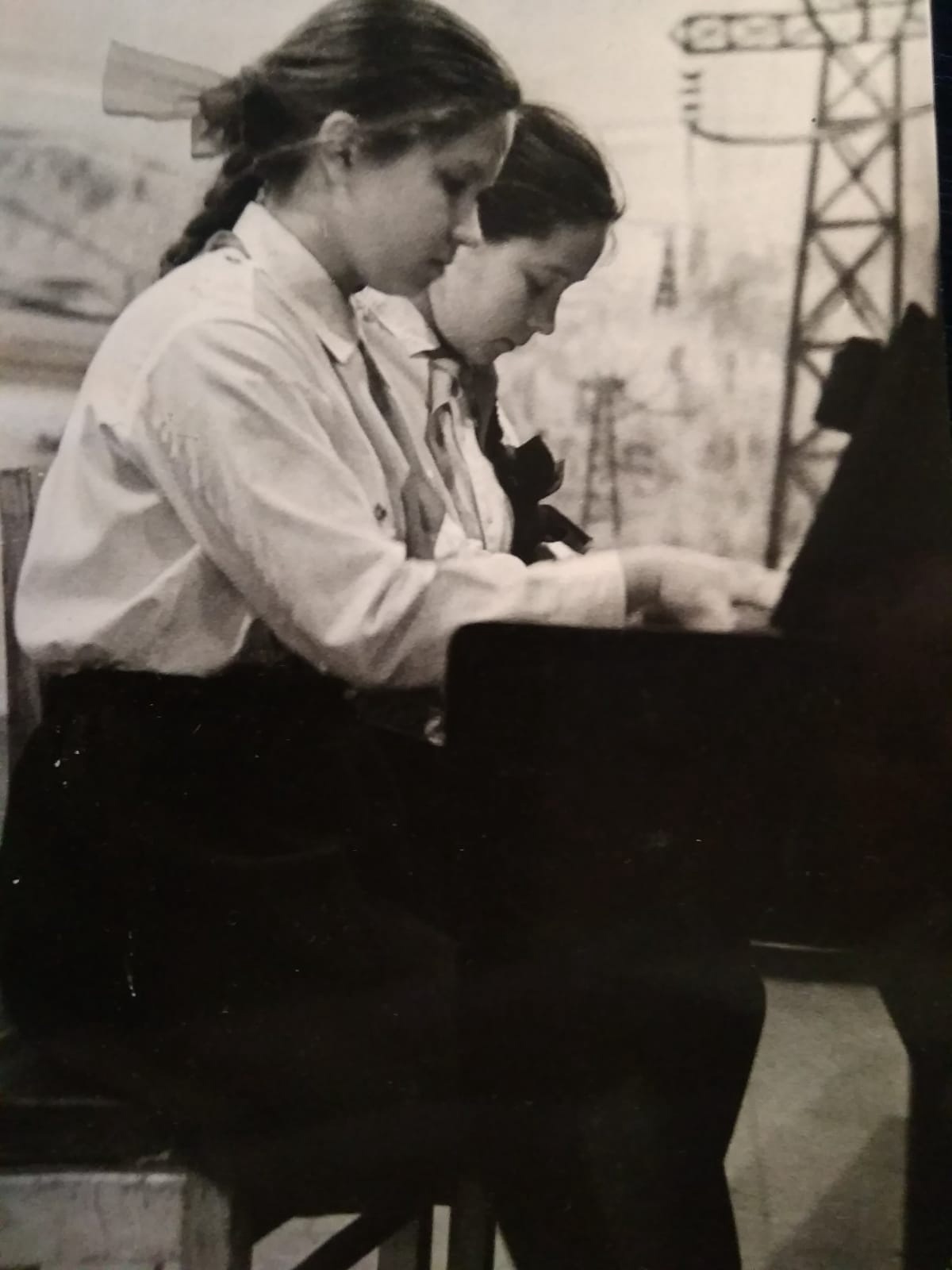Уфимские пионеры на занятиях музыке