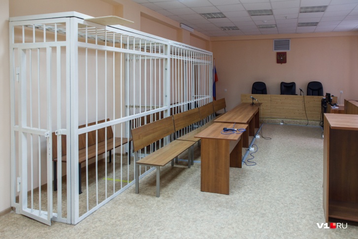 Местные жители сообщали, что полицейские искали трех участников драки Местные жители сообщали, что полицейские искали трех участников драки
