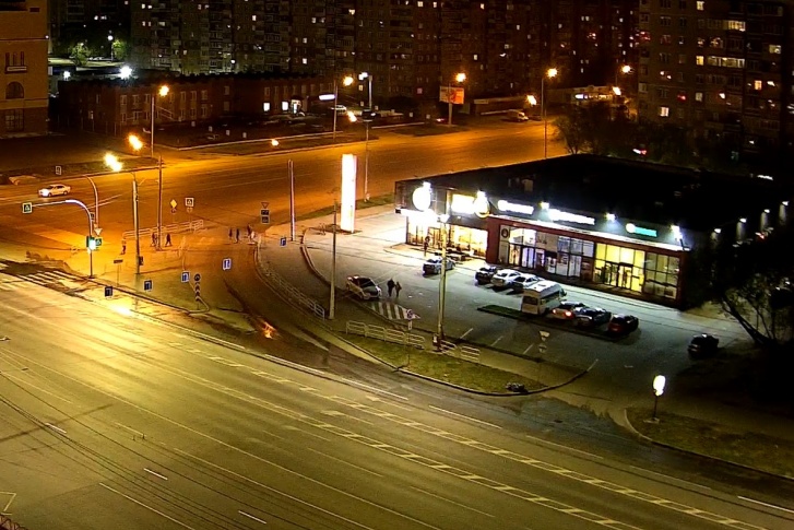 Конфликт произошел незадолго до полуночи на перекрестке улицы Чичерина и Комсомольского проспекта
