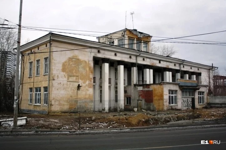 В Екатеринбурге решили, кто будет сносить здание аэропорта Уктус