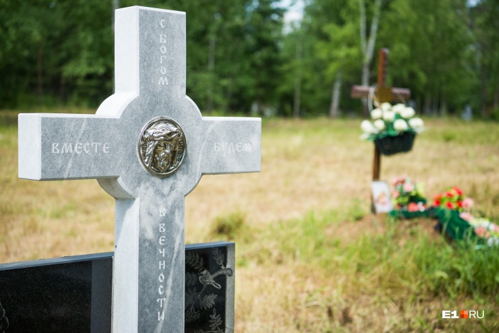 С 2019 года копка могилы на Лесном кладбище подорожала больше чем в два раза: с 43 тысяч до 110 тысяч рублей