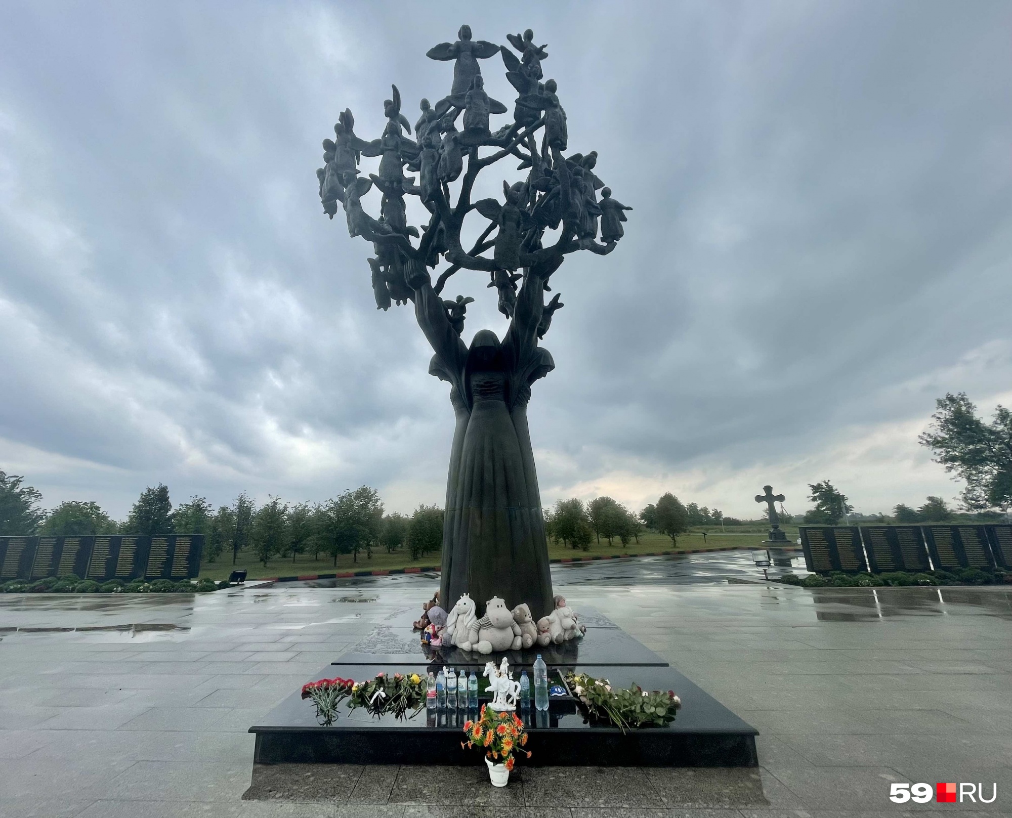 Памятник погибшим в школе Беслана Памятник погибшим в школе Беслана