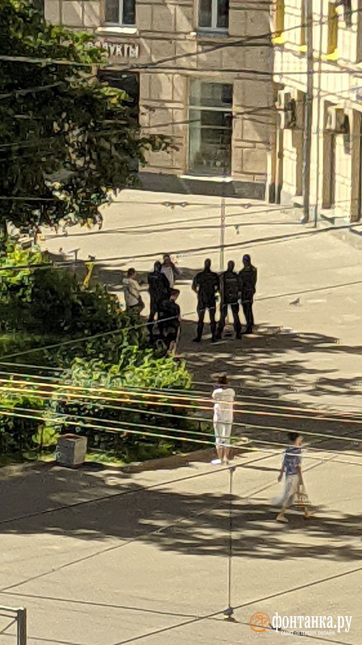 С кувалдами и спецназом. Сотрудники полиции провели обыски в Петербурге и Москве по делу о финансовой пирамиде