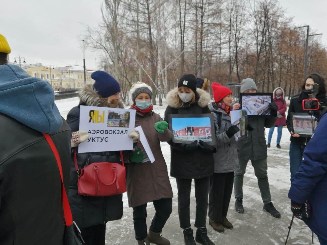 В Екатеринбурге жители устроили пикет против сноса исторических зданий