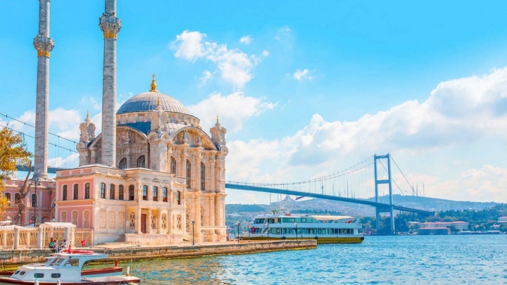 С обвалом турецкой лиры можно слетать в Стамбул не только отдохнуть, но и проверить свое здоровье
