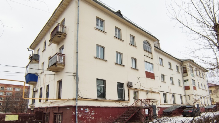 Жители «сталинки» решили оспорить заключение комиссии, приговорившей дом к сносу