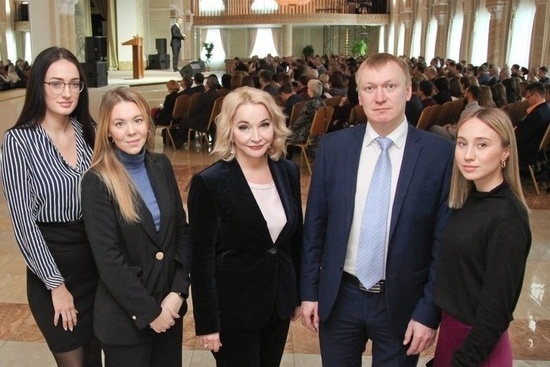 Павел Меньщиков в компании коллег Павел Меньщиков в компании коллег