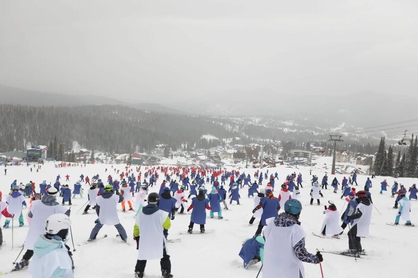 Установление рекорда приурочили к открытию чемпионата и первенства России по горнолыжному спорту, проходивших в 2020 году в Шерегеше