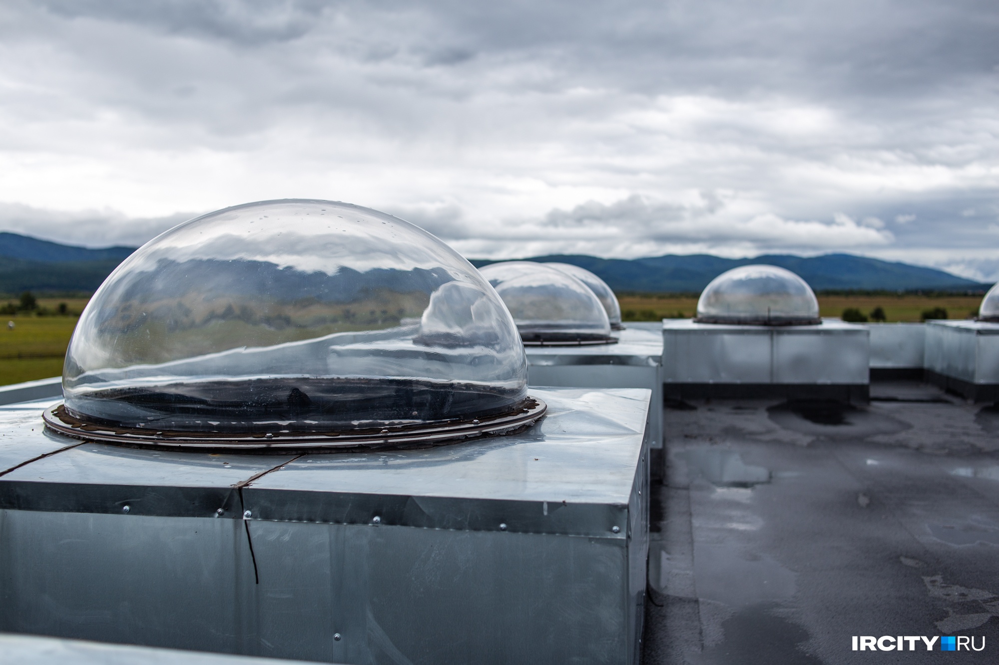 Всего на крыше техздания установлено 10 куполов, два из них гостевые — любой исследователь может привезти сюда свое оборудование и провести наблюдения