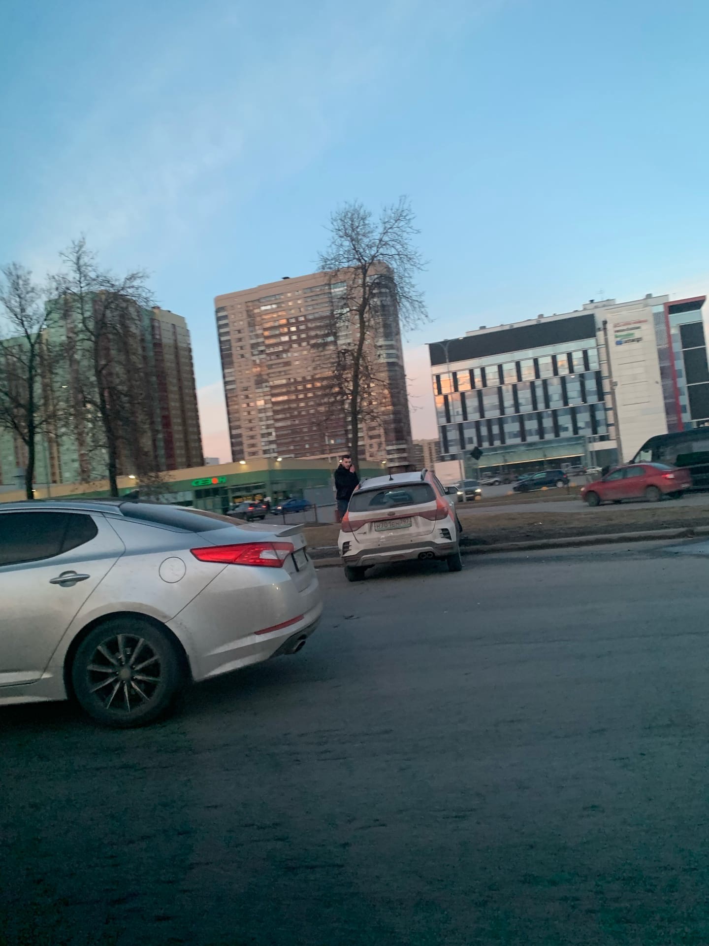 На Пулковском один и тот же каршеринг попал в ДТП с разницей в несколько часов
