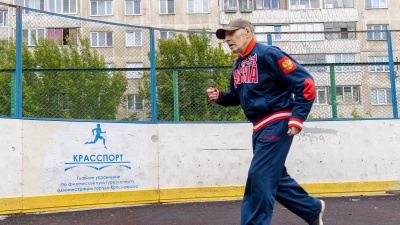 «Три козыря у меня — не пью, не курю, занимаюсь спортом»: 95-летний атлет установил рекорд России