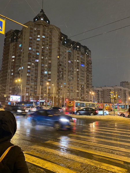 «Чижики» и троллейбусы встали из-за повреждения сети на Косыгина