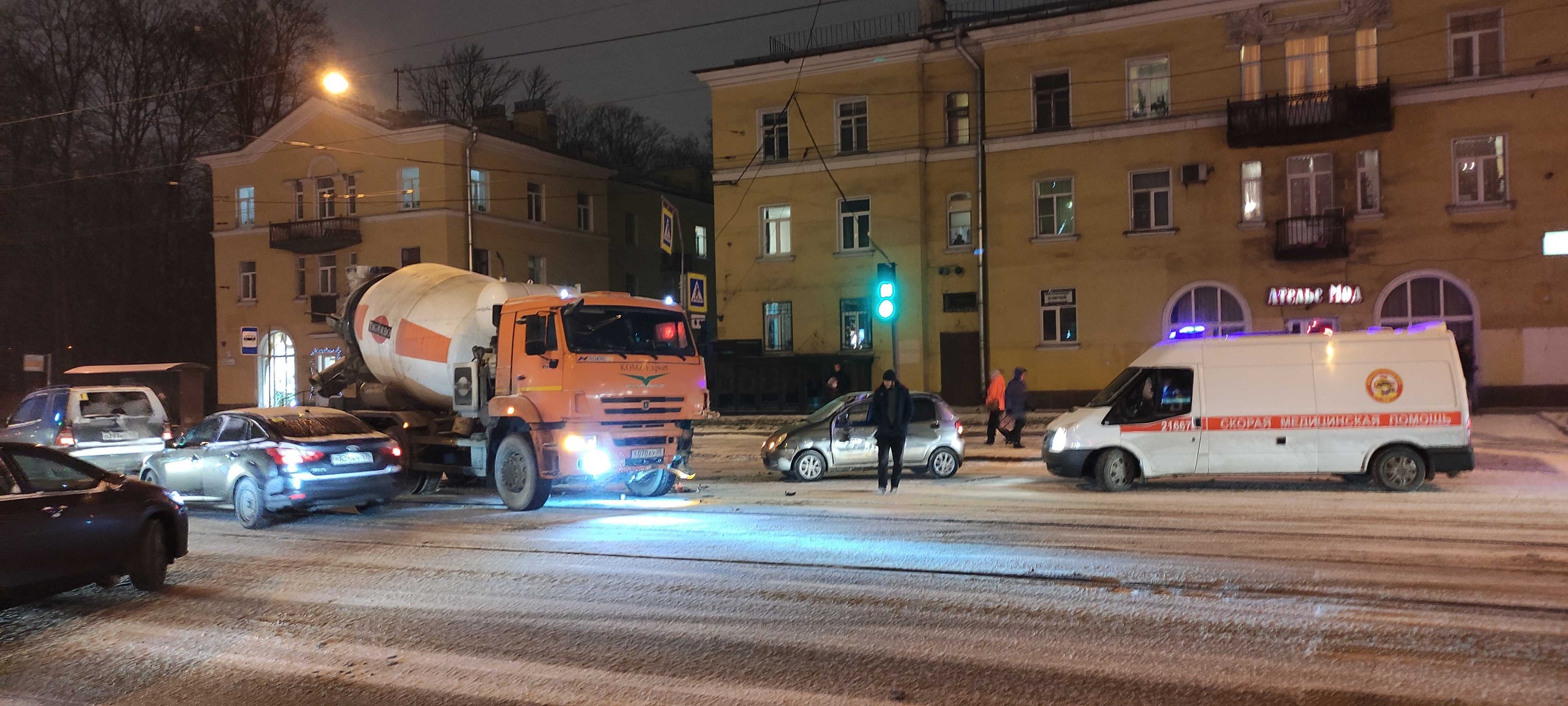 перекресток Энгельса и Пархоменко