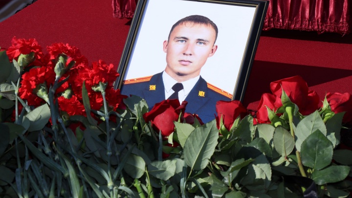 В Татарстане похоронили еще одного погибшего на Украине военного. У него остались жена и двое детей
