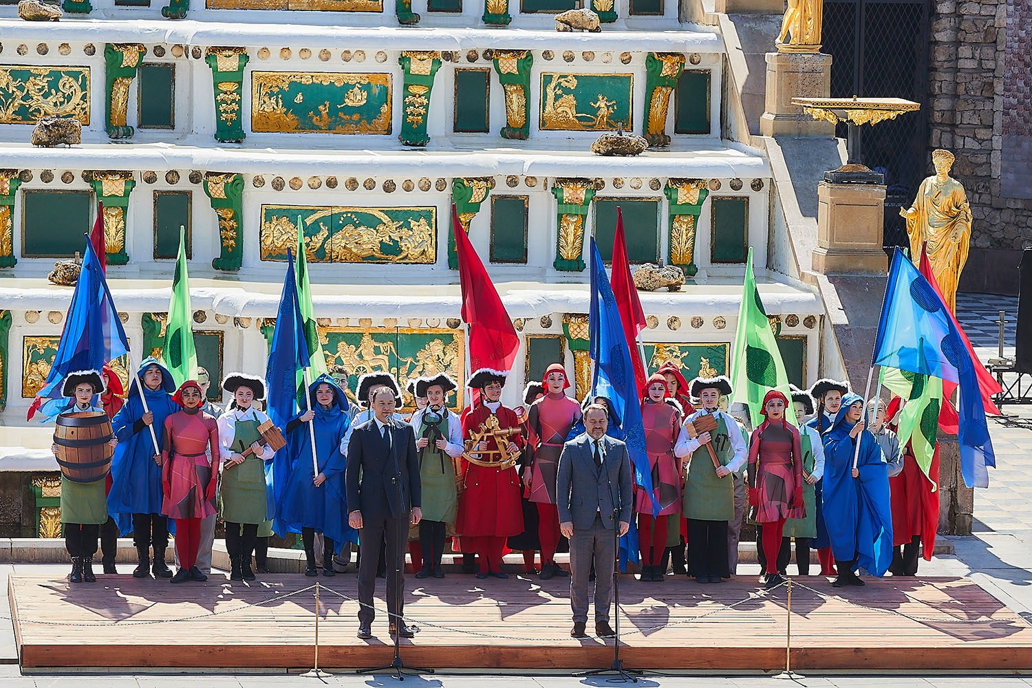 Торжественное открытие фонтанов. Открытие фонтанов в Петергофе в 2022. Виват Ассамблея. Открытие Петергофа в 2022г. Праздник в Петергофе 21 мая.