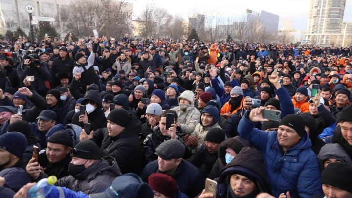 «Урал, в силу близости, в особой опасности»: эксперты — о протестах в Казахстане и их возможных последствиях