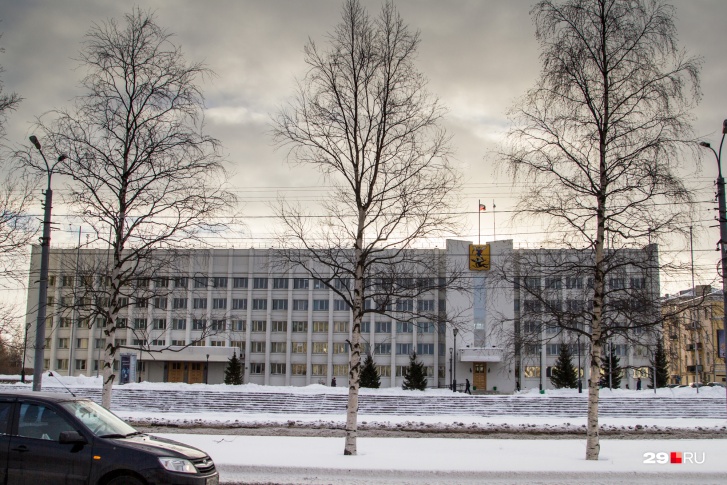 Центр муниципальных услуг находится в одном здании с городской администрацией Центр муниципальных услуг находится в одном здании с городской администрацией