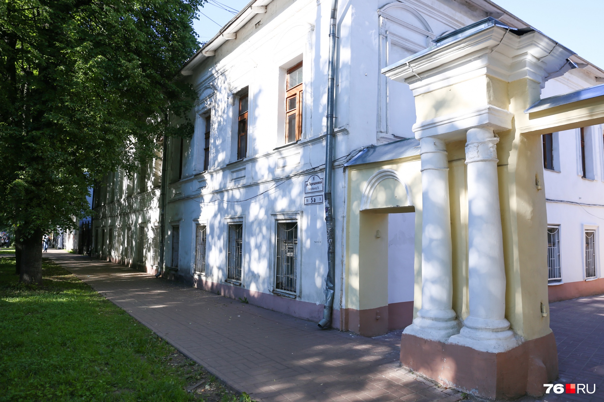 Идем дальше. Здесь уже архитектура XVII–XVIII веков и старше Идем дальше. Здесь уже архитектура XVII–XVIII веков и старше