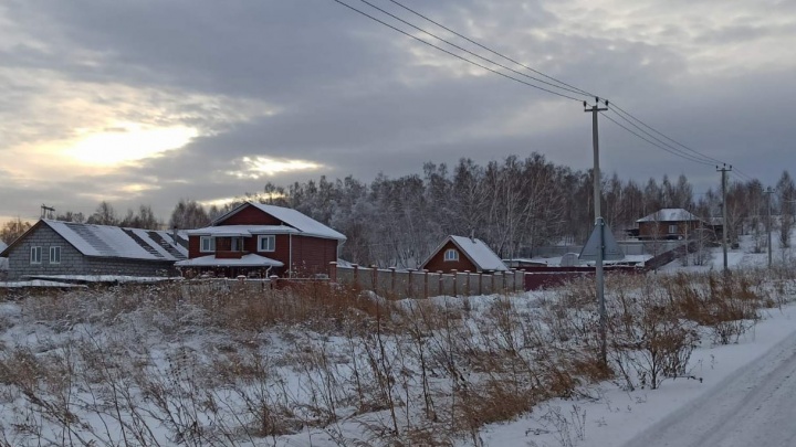 Поселок в 100 жилых домов рядом с Солнечным вторые сутки сидит без электричества