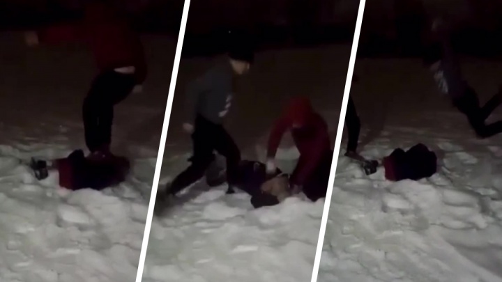 В Тавде трое подростков жестоко избили парня и сняли это на видео