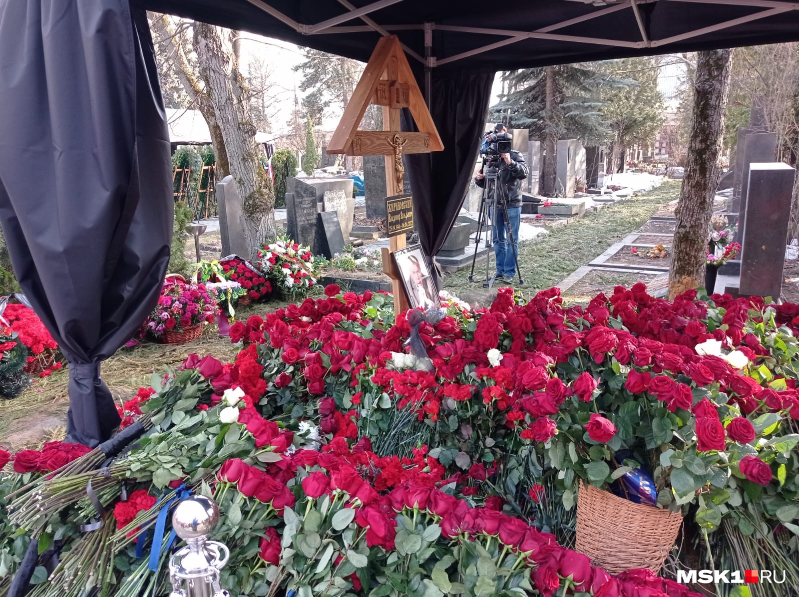 Могила Жириновского на Новодевичьем кладбище