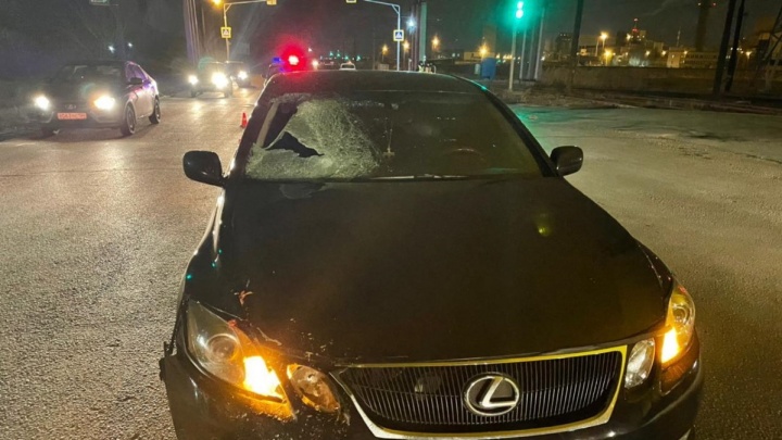 Протащил он его неплохо: в Волжском 22-летний водитель на Lexus насмерть сбил пешехода