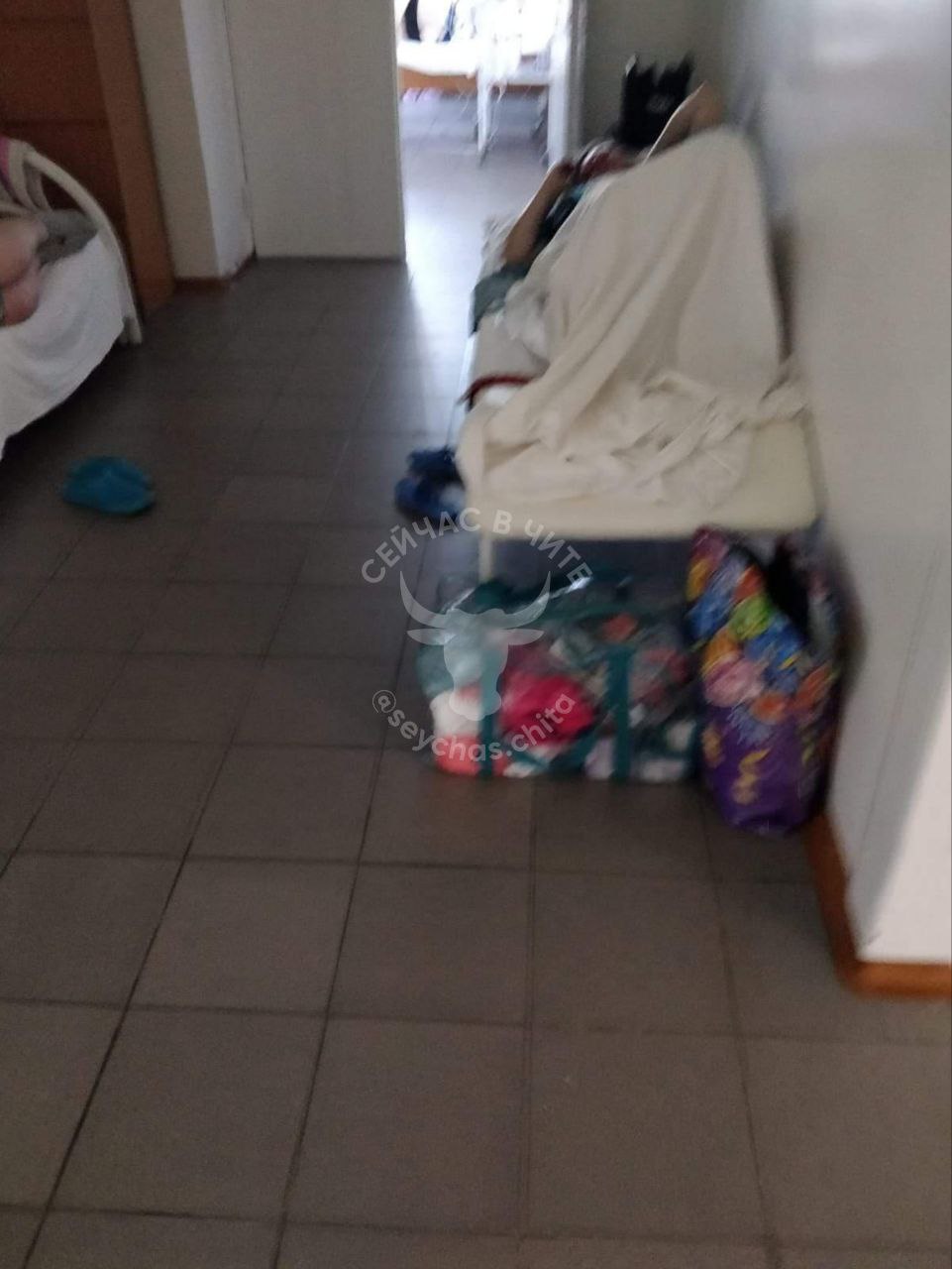 Беременную женщину в Чите положили в коридоре из-за нехватки мест