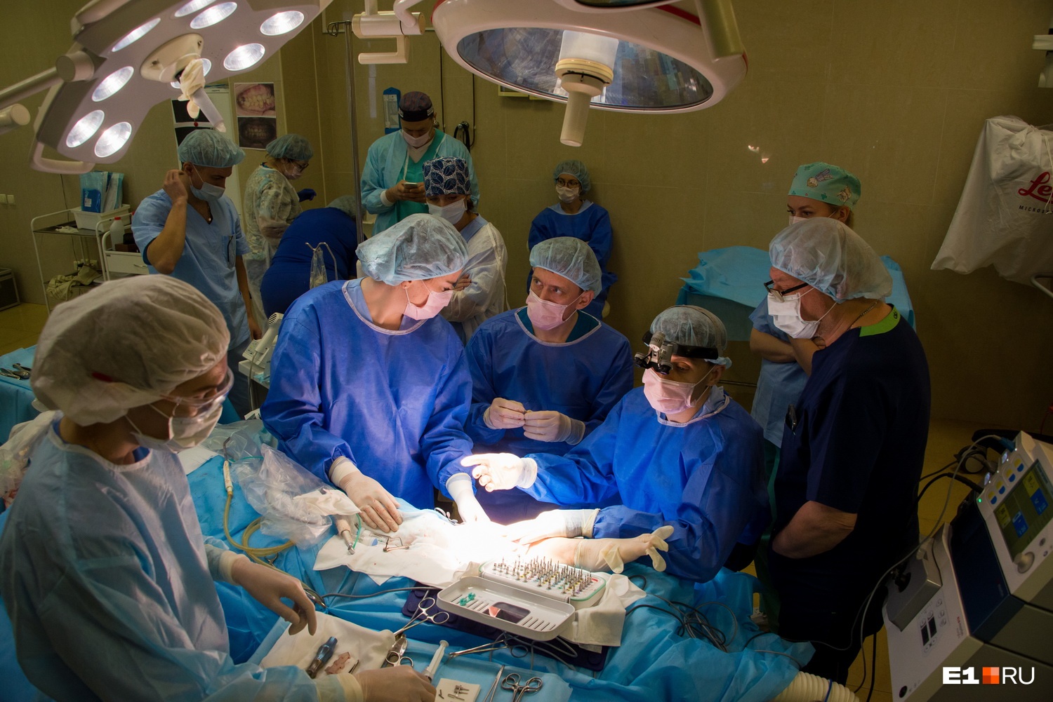 В Екатеринбурге врачи провели уникальную операцию, без которой женщина лишилась бы нижней челюсти