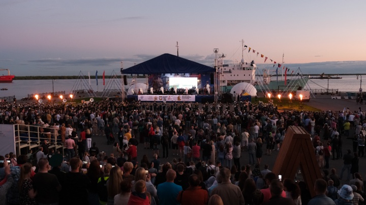 День ВМФ в Архангельске завершился световым шоу: вот как это было
