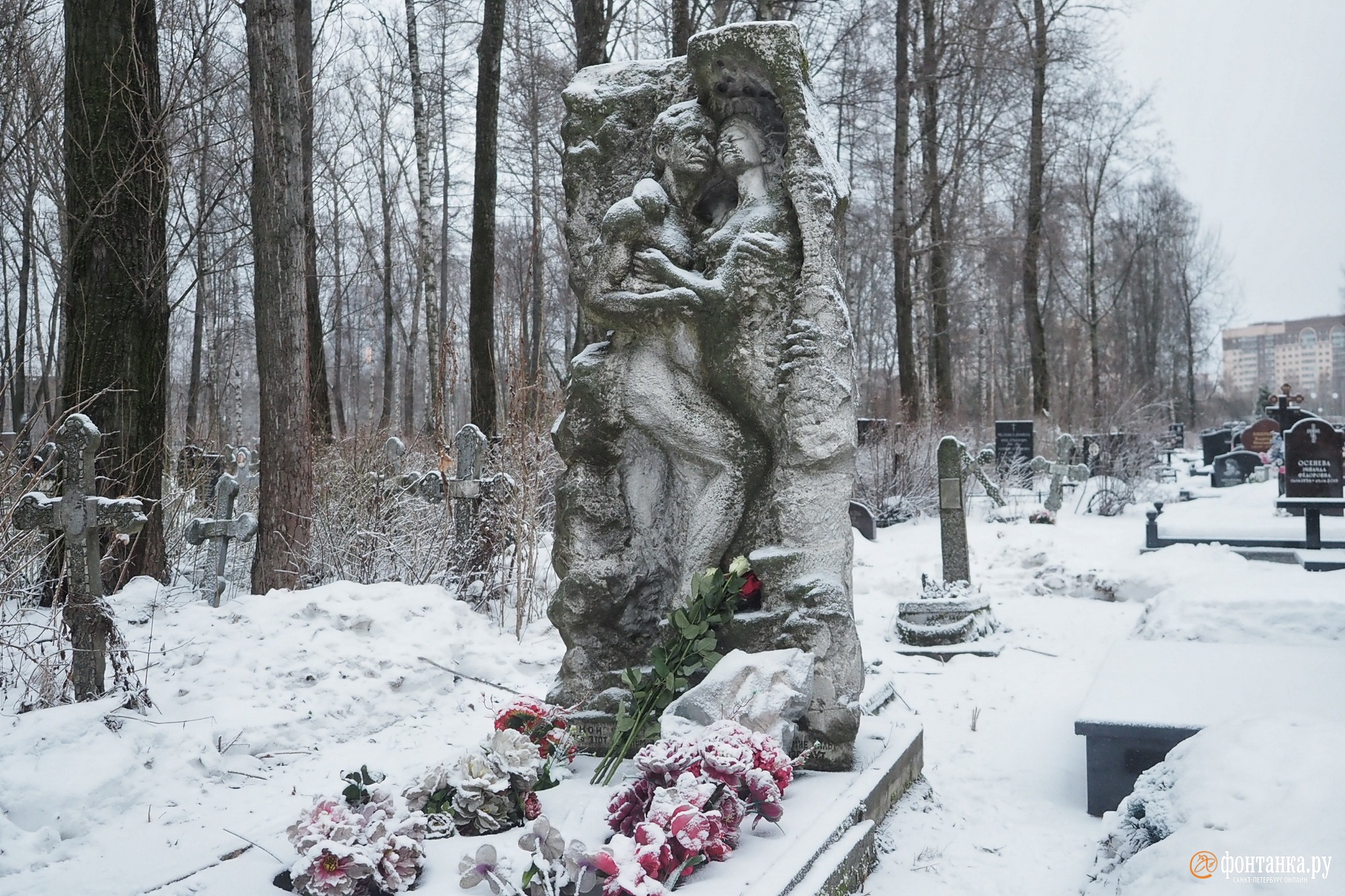 Памятник Кате Иванцовой киновеевское кладбище