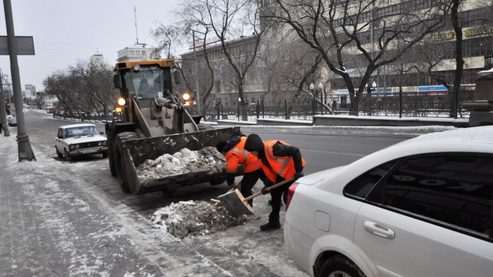 Коммунальщики рассказали, когда и где в Екатеринбурге будут убирать снег