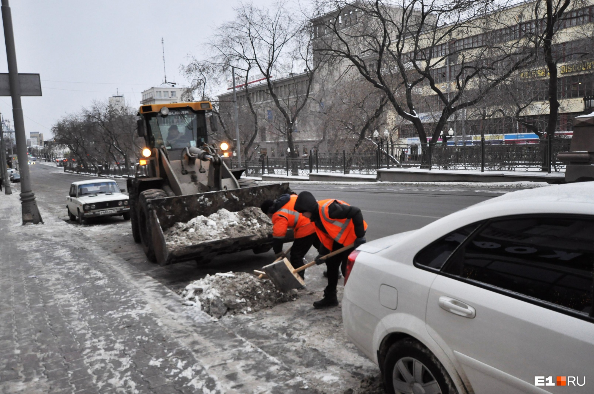 Коммунальщики рассказали, когда и где в Екатеринбурге будут убирать снег