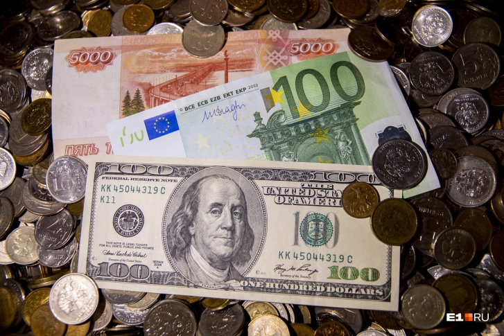 Доллар и евро находятся близко к паритету — состоянию, когда курс между ними равен один к одному