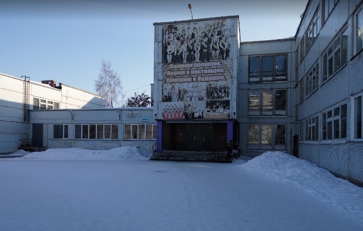 Родители на неделю забрали детей из школы Новосибирска из-за конфликта с одноклассницей
