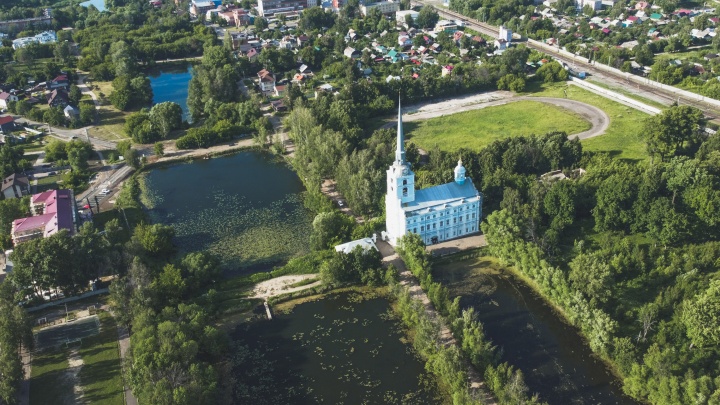 Как игрушечный: рассматриваем Петропавловский парк в Ярославле с высоты птичьего полета