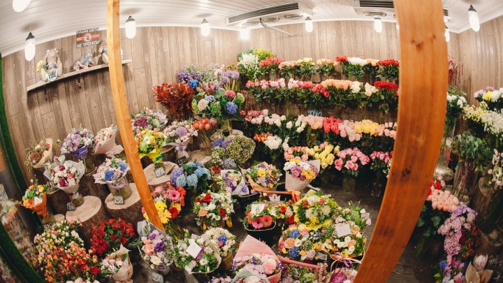 «Хризантема по 300 рублей — нонсенс»: как санкции отразились на работе цветочных салонов в Тюмени