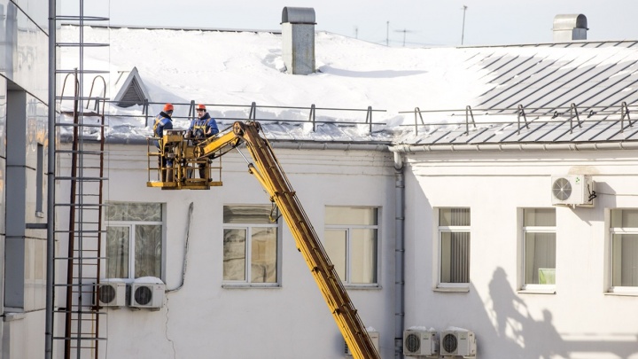 В Ярославле на Автозаводской улице привели в порядок парковки и крыши