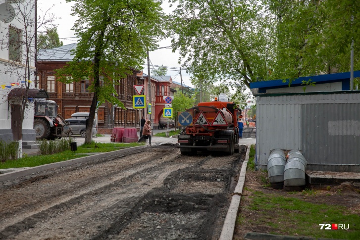 Улицу Дзержинского в центре города уже готовят к тому, что она станет пешеходной