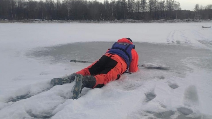 В Челябинской области утонул рыбак, выехавший на лед на «мотособаке»