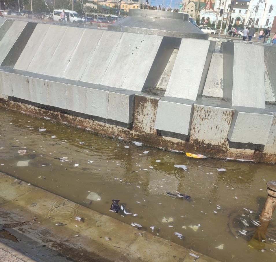 Жительница Читы пожаловалась на грязный фонтан на вокзале