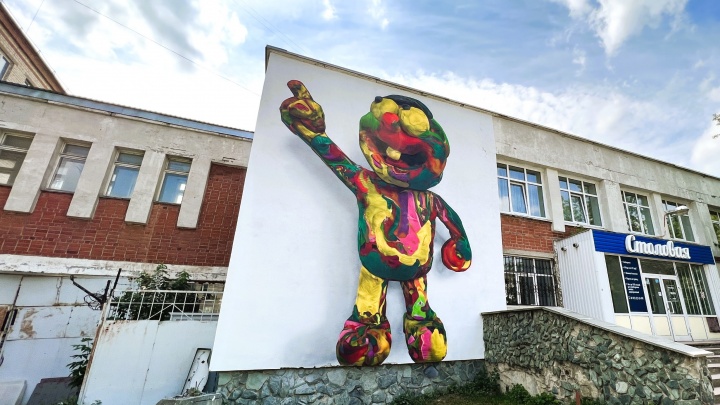 В Екатеринбурге появились семь гигантских граффити. О чем они?
