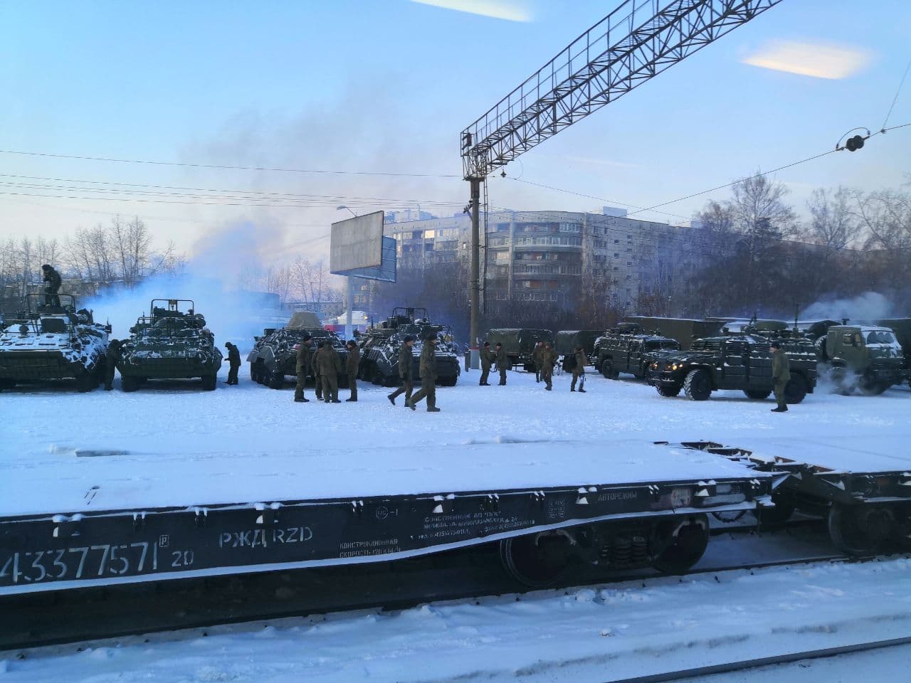 По улицам Екатеринбурга проехали танки. Рассказываем, что происходит