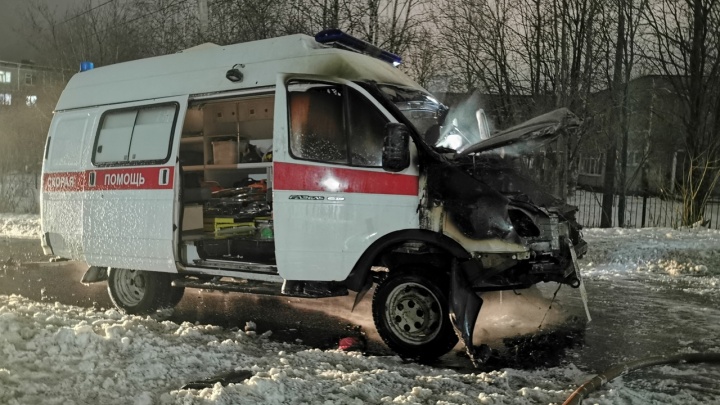 В Прикамье ночью сгорела машина скорой помощи